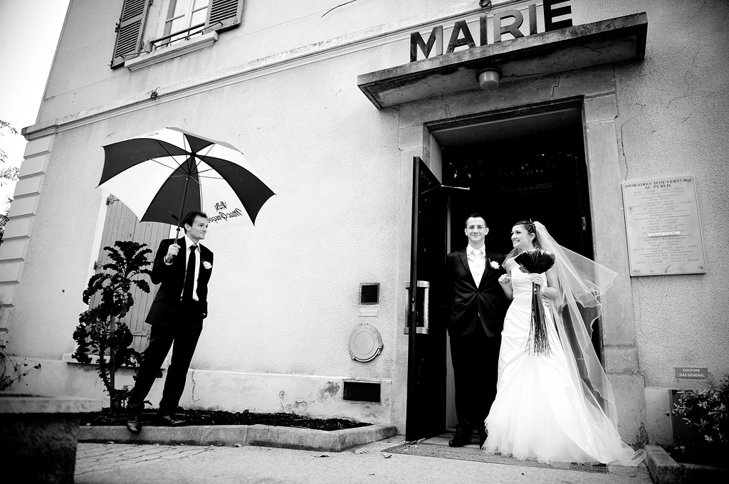 Portfolio - Mariage_Mairie-pluie-parapluie.jpg - Mariage - image